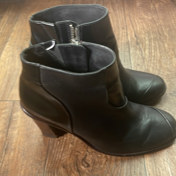 Tibi Leather Patent Contrast Black Booties Block Heels. Zipper Sz 38. Used. - Picture 6 of 10